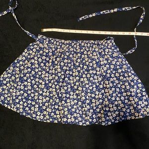 Elastic waistband skort with tie